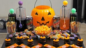 12 Fun Halloween Party Games For All Ages! (Minute to Win It Game Ideas)